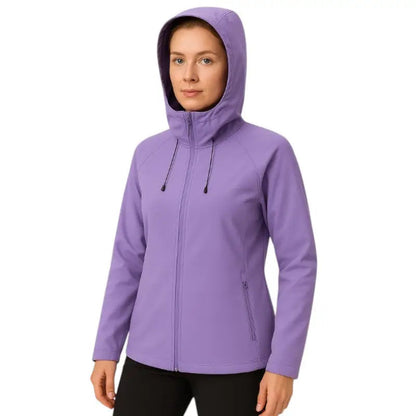 Softshell jakke dame på gåtur i regnvejr