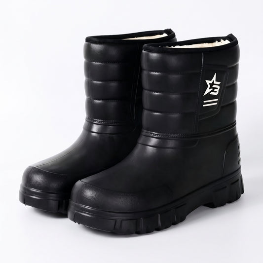 Vinterstøvler herre sort, forede slip-on gummistøvler på hvid baggrund